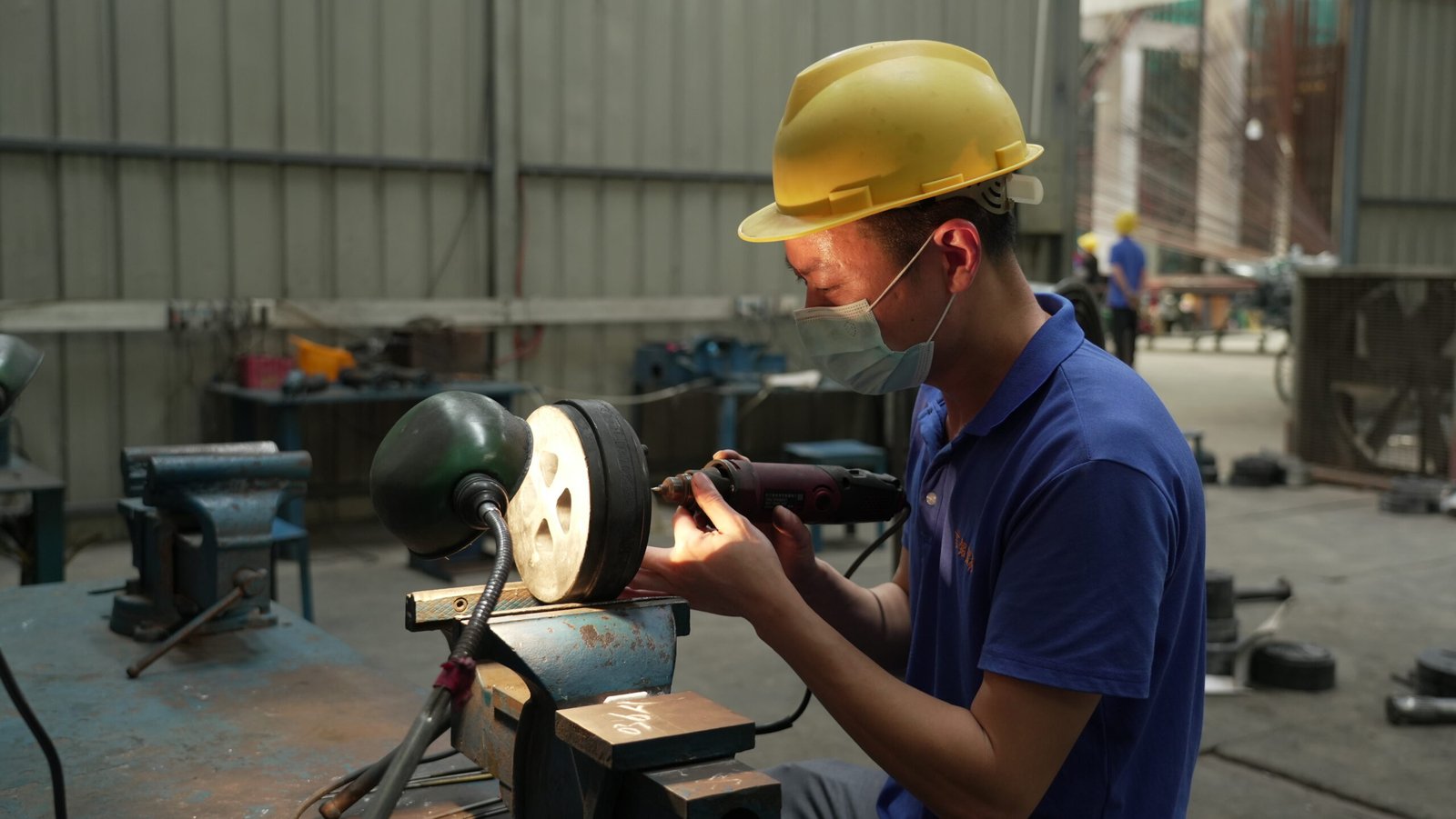 Guangyan Aluminum senior mold engineering team developing and calibrating high-precision extrusion dies. Ensures accurate profile cross-section dimensions and one-time perfect structuring, eliminating dimensional deviations from the source